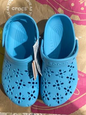CROCS Classic Floral Cut Out Clog, Blue, Women’s Size 7